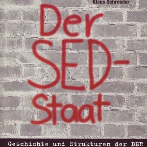 1998-06 (5/10) • Les études sont terminées, mais elles continuent quand même, puisques toutes les options professionnelles sont encore ouvertes • Éditeur: Bayerische Landeszentrale für politische Bildungsarbeit • Numérisation: Daniela BERNDT. 