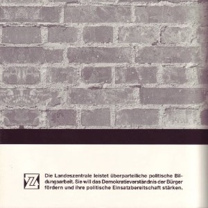 1998-06 (6/10) • Les études sont terminées, mais elles continuent quand même, puisques toutes les options professionnelles sont encore ouvertes • Éditeur: Bayerische Landeszentrale für politische Bildungsarbeit • Numérisation: Daniela BERNDT.